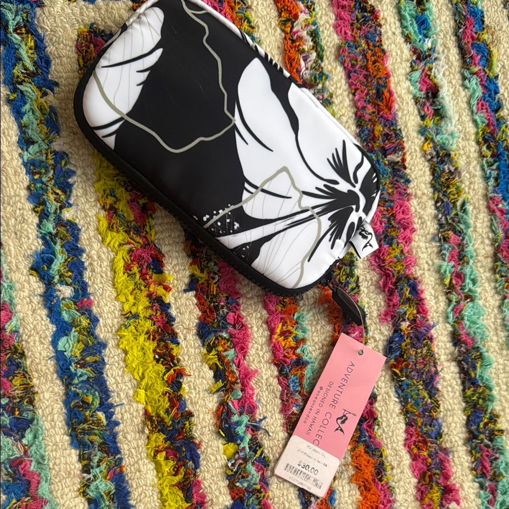 Black and White Floral Women's Pouch/Bag